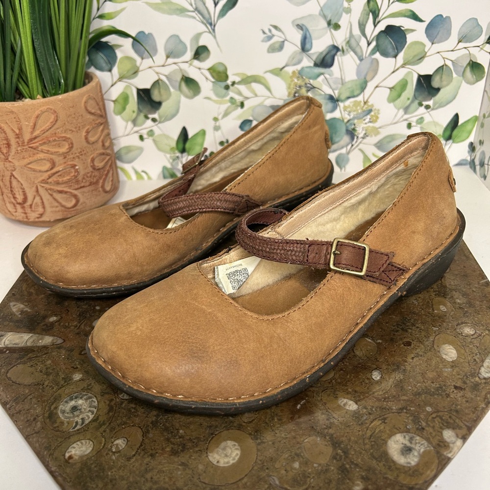 Ugg shoes size 8 women’s